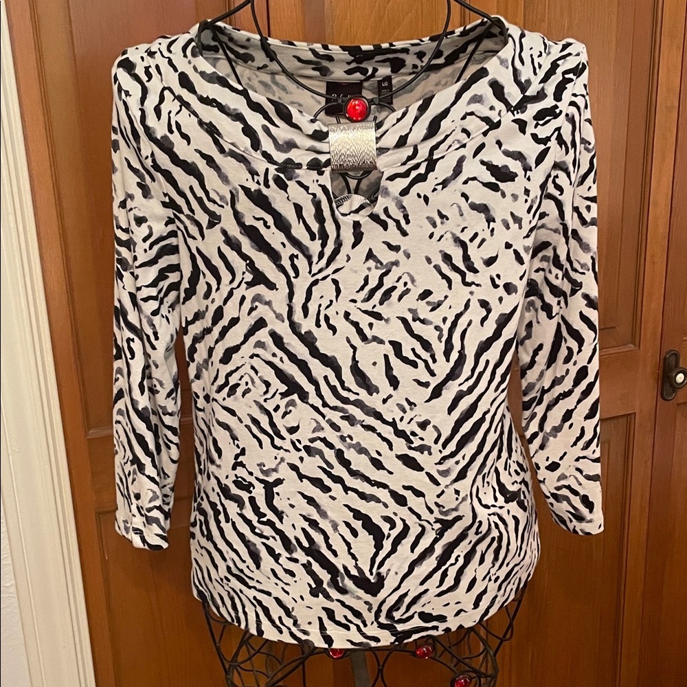 Women's Black & White Zebra Print Long Sleeve Top